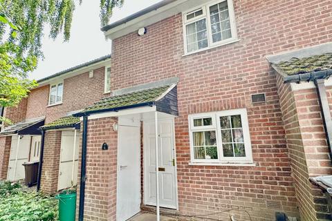 3 bedroom townhouse to rent, Bluecoat Close, City Centre