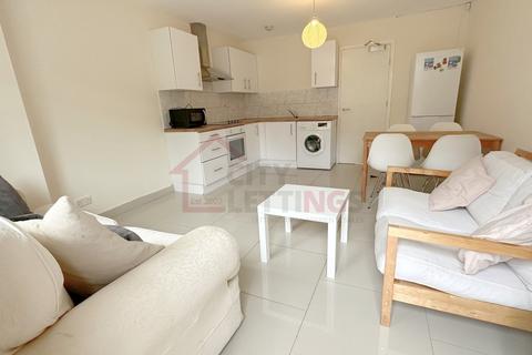 3 bedroom townhouse to rent, Bluecoat Close, City Centre