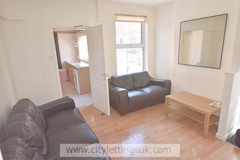 3 bedroom end of terrace house to rent, St Pauls Avenue, Hyson Green