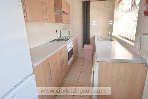 3 bedroom end of terrace house to rent, St Pauls Avenue, Hyson Green