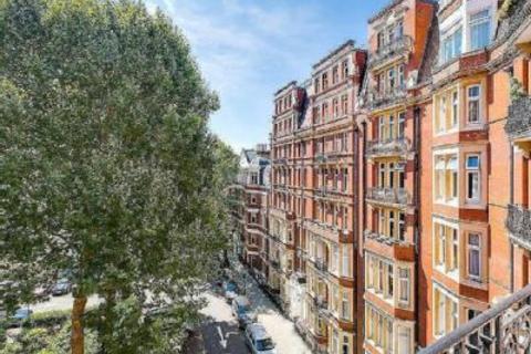 3 bedroom flat for sale, Iverna Court, Kensington, W8