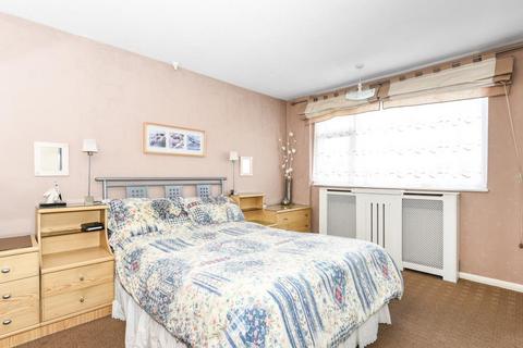 3 bedroom terraced house to rent, Grenville Green,  Aylesbury,  HP21