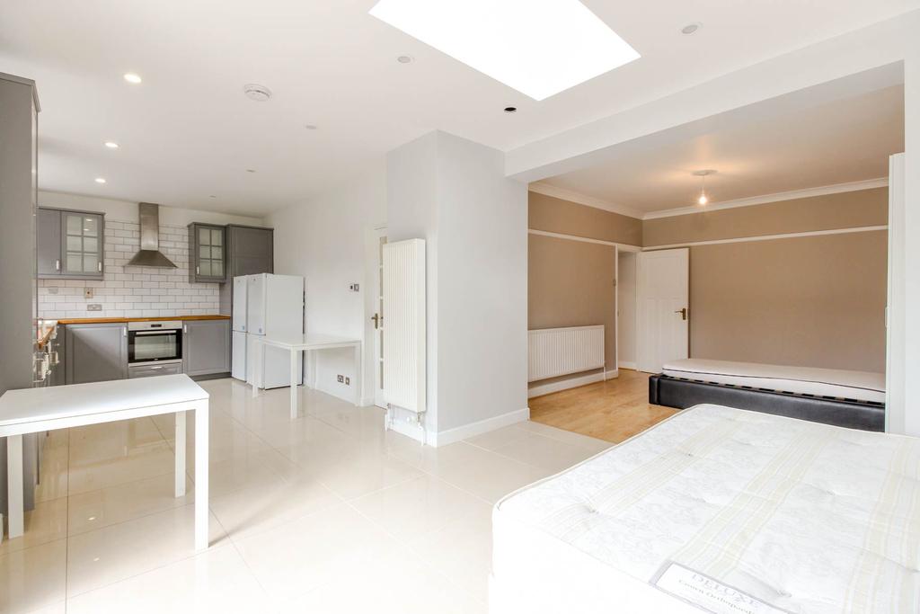 Richmond Avenue, E4 3 bed end of terrace house £699,995