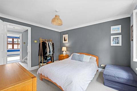 6 Howard Place, Reigate, RH2 9NP