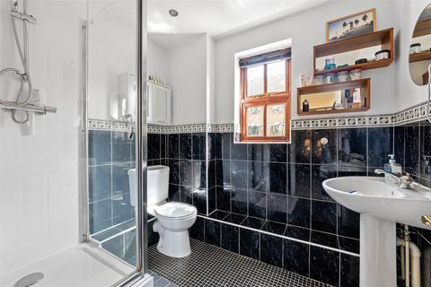 6 Howard Place, Reigate, RH2 9NP