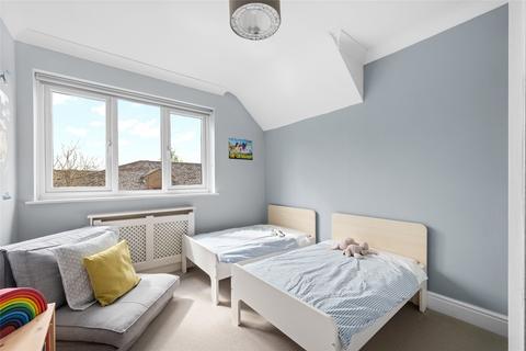 6 Howard Place, Reigate, RH2 9NP