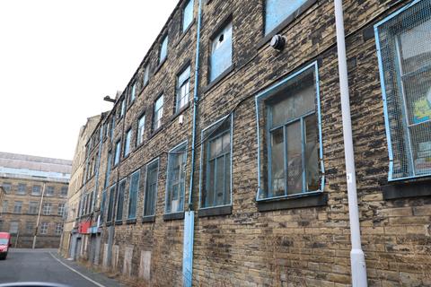 Property to rent - Eastwood Street, Bradford BD4