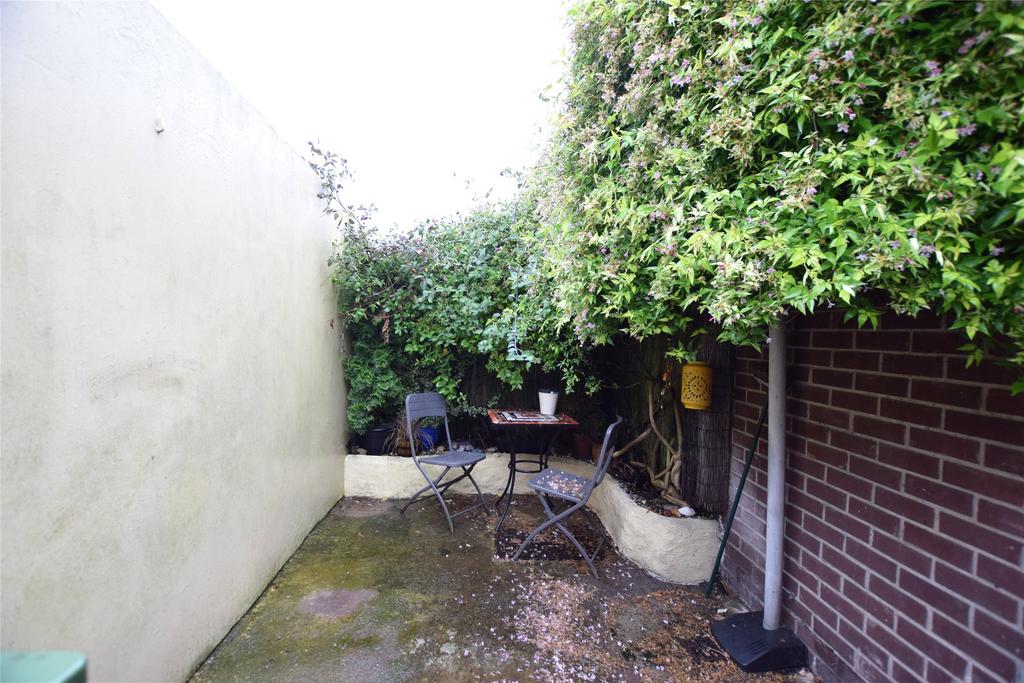 Shipcote Terrace, Gateshead, Tyne And... 3 bed apartment £725 pcm (£