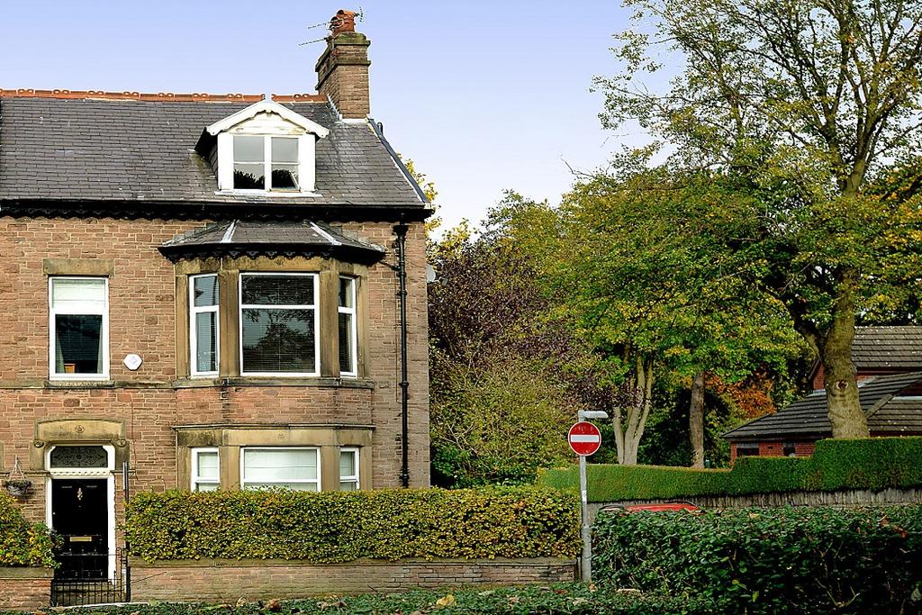 Buxton Road, Macclesfield 5 bed semidetached house £445,000