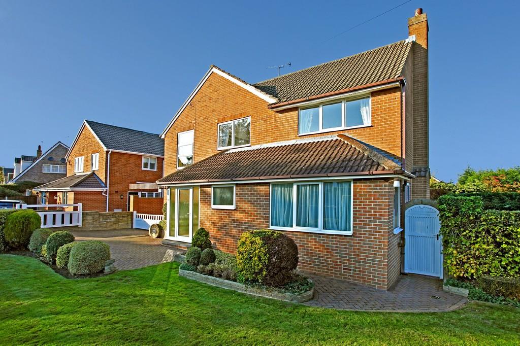 Lane, Notton 4 bed detached house £350,000
