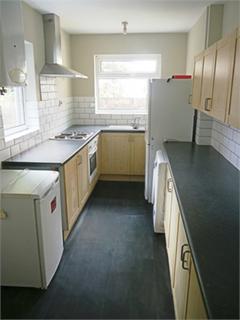 5 bedroom semi-detached house to rent, Lois Avenue, Nottingham