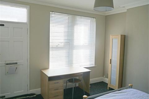 5 bedroom semi-detached house to rent, Lois Avenue, Nottingham