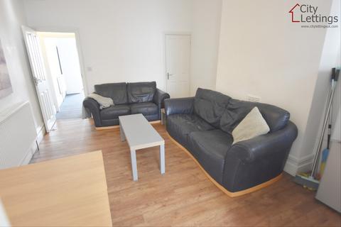 5 bedroom semi-detached house to rent, (Back Of Ropewalk Pub) Nottingham NG1