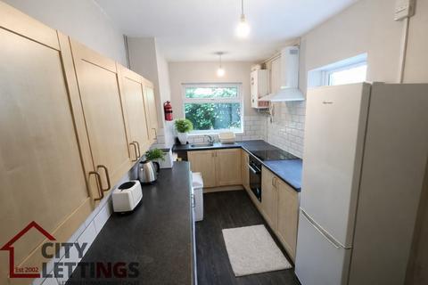 5 bedroom terraced house to rent, Lois Avenue, Lenton