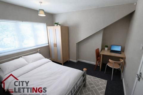 5 bedroom terraced house to rent, Lois Avenue, Lenton