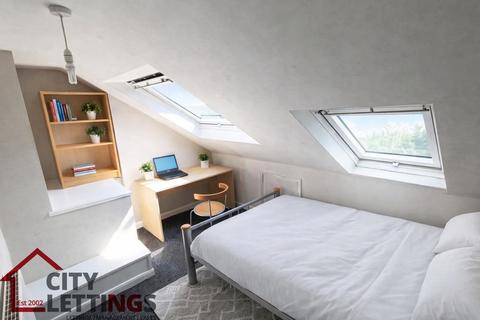 5 bedroom terraced house to rent, Lois Avenue, Lenton