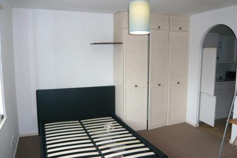 Studio to rent - Thackeray Lodge, Bedfont