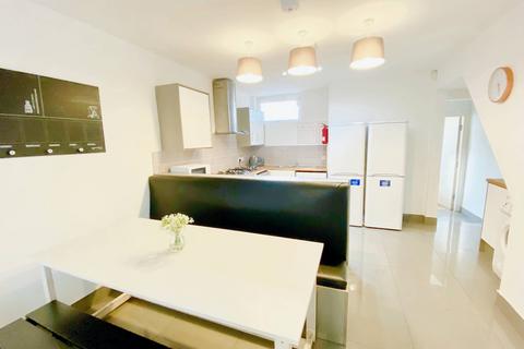 5 bedroom house to rent, Monica Grove, Fallowfield, Manchester M19