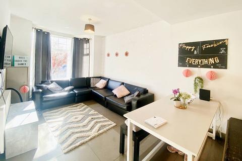 5 bedroom house to rent, Monica Grove, Fallowfield, Manchester M19
