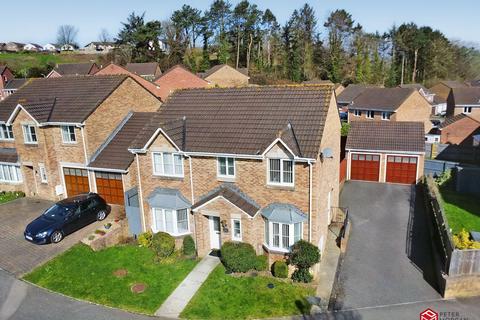 4 bedroom detached house for sale, Ysbryd-Y-Coed, Pen-y-Fai, Bridgend, Bridgend County. CF31 4GF