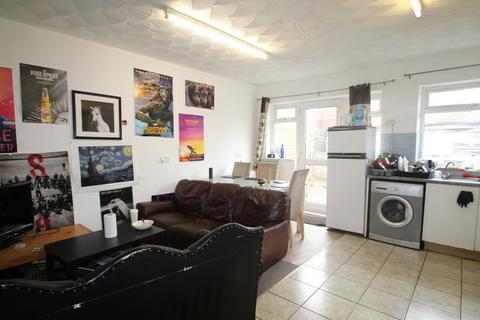 5 bedroom semi-detached house to rent, Old Road, Headington