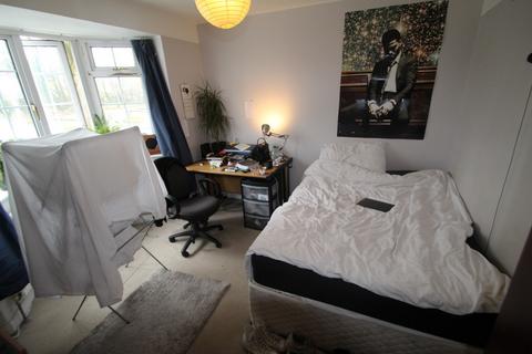 5 bedroom semi-detached house to rent, Old Road, Headington