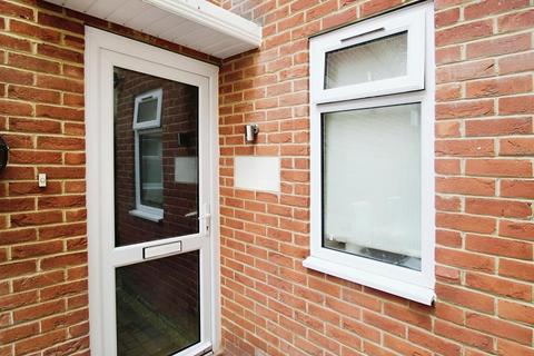 3 bedroom flat to rent, Valentia Road, Headington