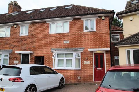 4 bedroom flat to rent, Valentia Road, Headington