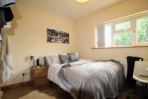 4 bedroom flat to rent, Valentia Road, Headington