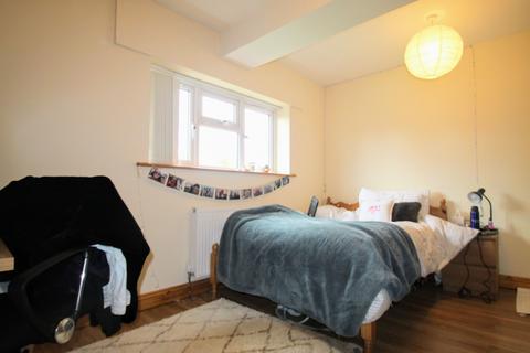 4 bedroom flat to rent, Valentia Road, Headington