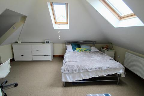 4 bedroom flat to rent, Valentia Road, Headington