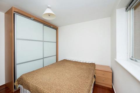 1 bedroom apartment to rent, Felixstowe Court, Galleons Lock, E16