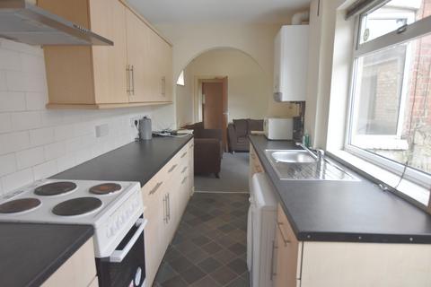 4 bedroom end of terrace house to rent, Gloucester Avenue, Lenton