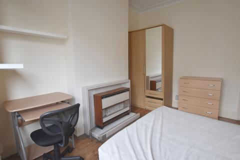 4 bedroom end of terrace house to rent, Gloucester Avenue, Lenton