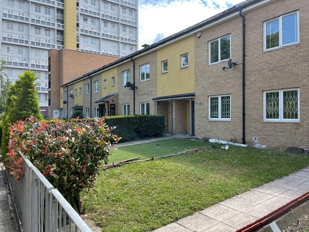 Swaton Road, E3 3 bed terraced house £1,900 pcm (£438 pw)