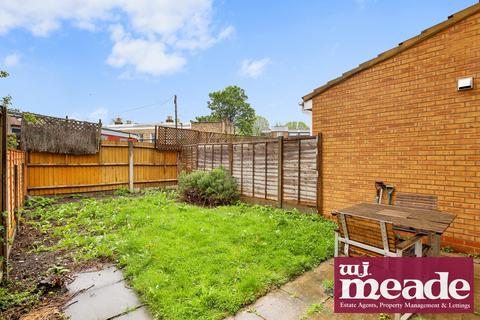 3 bedroom terraced house to rent, Swaton Road, Bow, E3