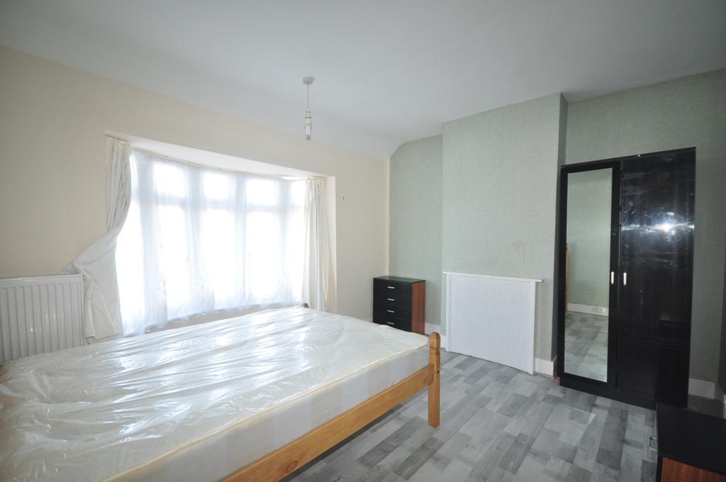 Exeter Road Welling DA16 1 bed in a house share £500 pcm (£115 pw)