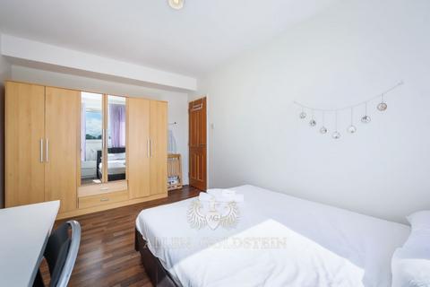 3 bedroom flat to rent, Fairfield, Arlington Road NW1