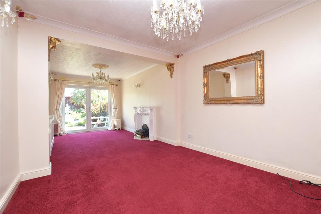 Parkside Avenue, Romford, RM1 2 bed bungalow £340,000