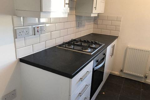 2 bedroom flat to rent, Lidget Street, Huddersfield