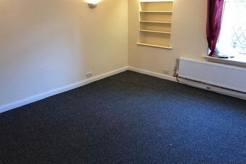 2 bedroom flat to rent, Lidget Street, Huddersfield