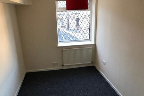 2 bedroom flat to rent, Lidget Street, Huddersfield