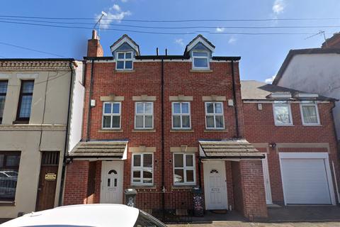 3 bedroom terraced house to rent, Latimer Street, West End, Leicester, LE3