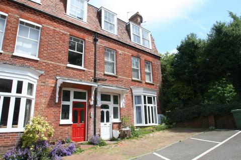 2 bedroom apartment to rent, Grove Avenue, Tunbridge Wells TN1