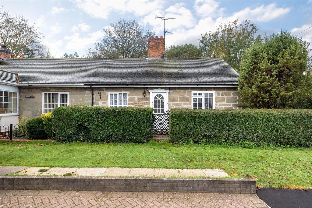 Holly Walk, Baginton 2 bed semidetached bungalow £182,000