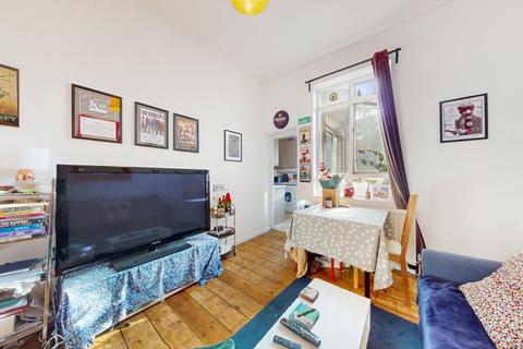 2 bedroom flat to rent, NW1