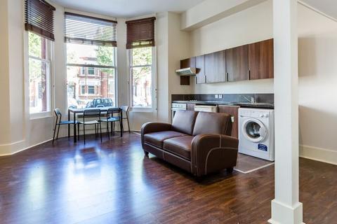 Studio to rent, W9