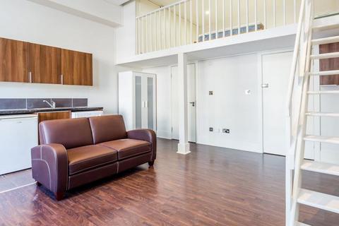 Studio to rent, W9