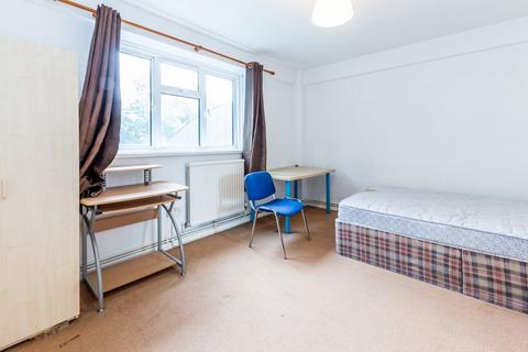 4 bedroom flat to rent, WC1H