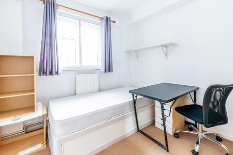 4 bedroom flat to rent, WC1H